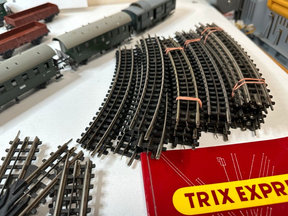 Trix Express Loks, Wagen und Gleise Konvolut. in Wunstorf