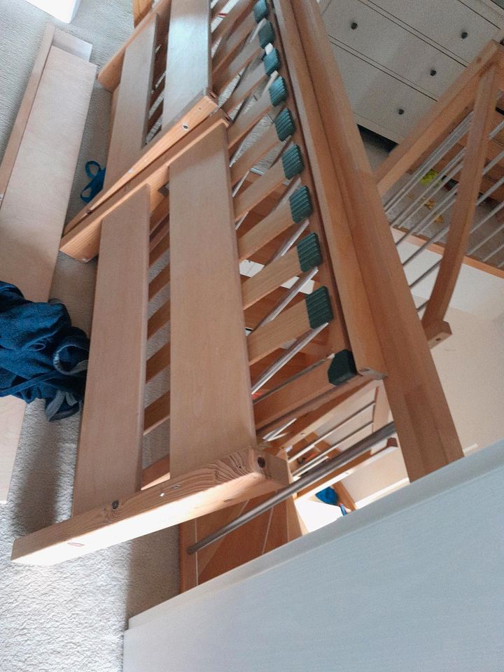 Bett 2x1 Meter zu verschenken Holzbett in Ludwigsburg