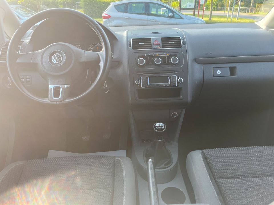 Volkswagen Touran 1.2 TSI klima, Scheckheftgepflegt PDC Panorama in Friesack
