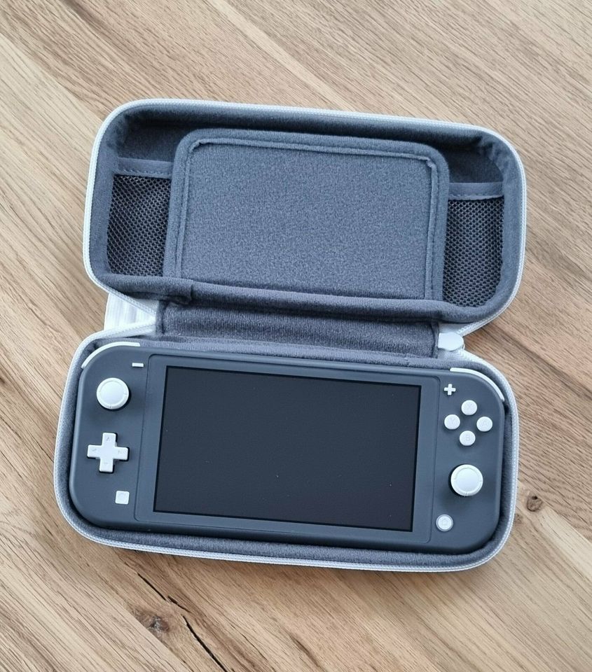 Nintendo Switch Lite mit Tasche in Weißenburg in Bayern