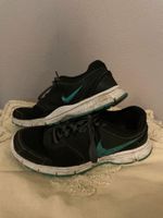 Nike Sportschuhe schwarz türkis 40,5 Laufschuhe Nordrhein-Westfalen - Lindlar Vorschau