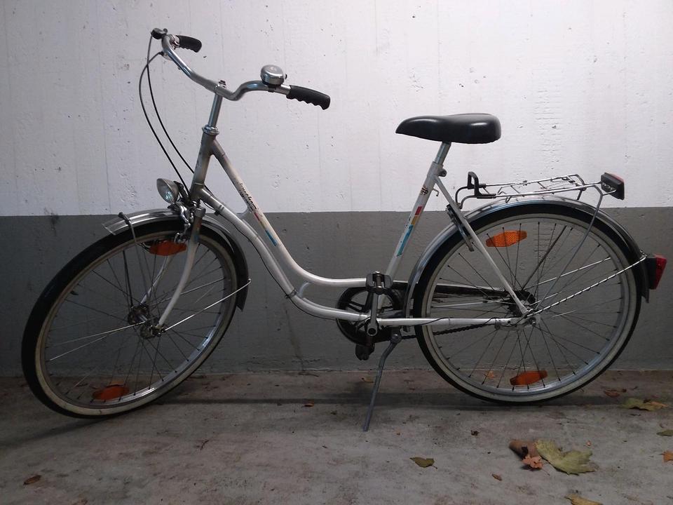 28 Zoll Fahrrad Jungherz mit integrierten Schloss in Böblingen