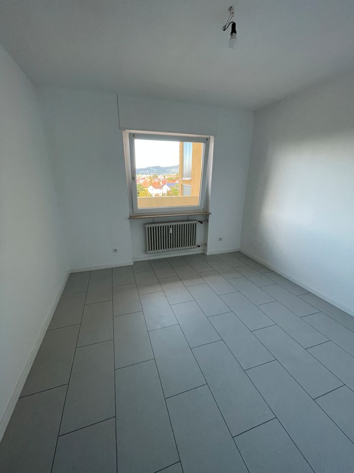 Renovierte 3 Zimmer Wohnung mit 2 Balkonen+EBK+TG Platz in Whm in Weinheim