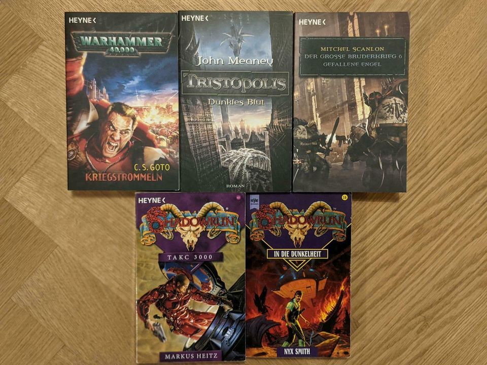 Konvolut Bücher science fiction shadowrun, warhammer etc. in Weyhe