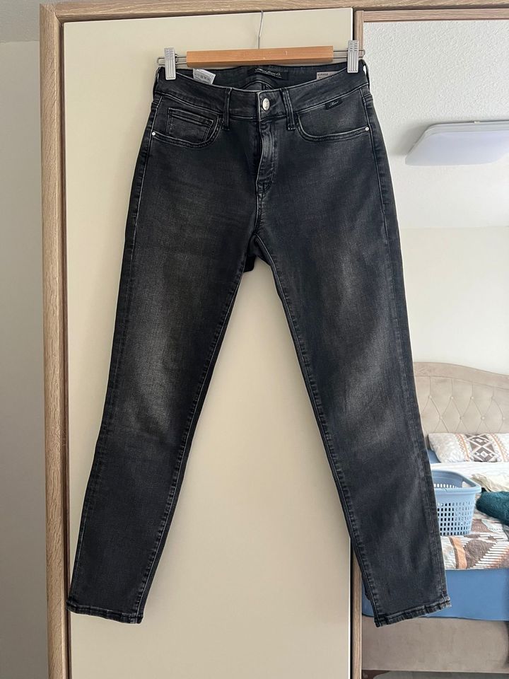 Mavi jeans schwarz grau Gr. 27 in Leverkusen