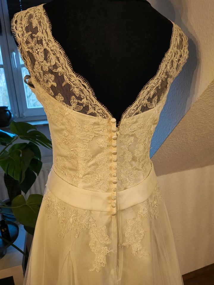 wunderschönes, hochwertiges Hochzeitskleid Gr. 38 Model L866 in Gera