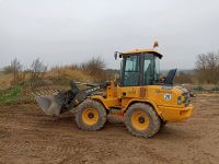 Vermiete Volvo L 30 G Radlader Lader Schaufel Gabel Kehrmaschine Bayern - Plankenfels Vorschau