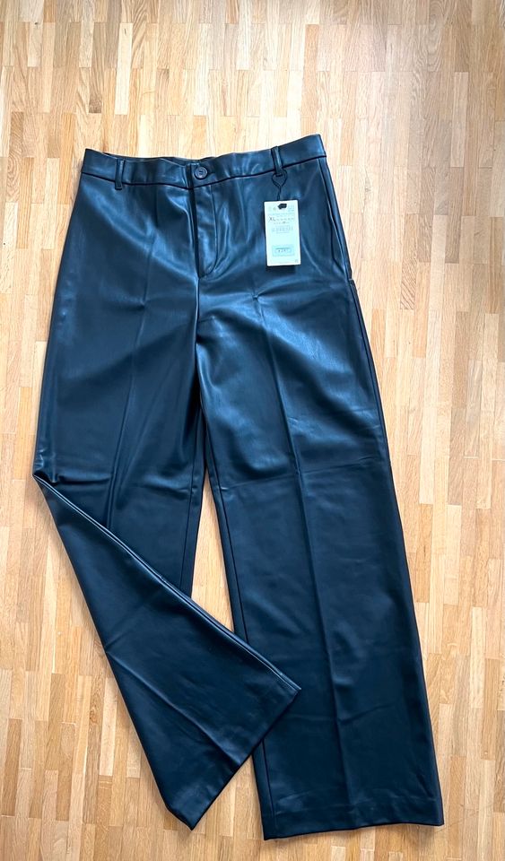 ZARA Kunstlederhose Marlene-Stil Gr. XL (42/44) Neu mit Etikett in Düsseldorf