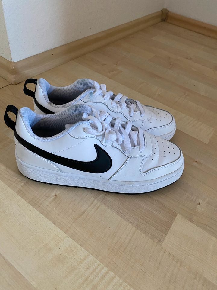Nike Court Sport Schuhe wie neu einmal getragen Gr.40 in Hamburg