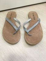 Mark Adam Flip Flops Zehentrenner Silber 38 NEU Hessen - Usingen Vorschau