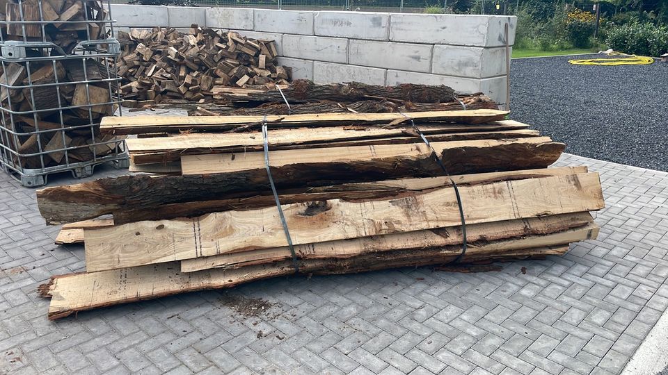 Schwartenbretter Holzbunde Kaminholz Brennholz Kamin Ofen Hackgut in Hamminkeln