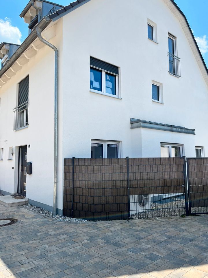 Neuwertige Doppelhaushälfte, Wärmepumpe, KFW 45, gute Lage in Buchenau in Fürstenfeldbruck