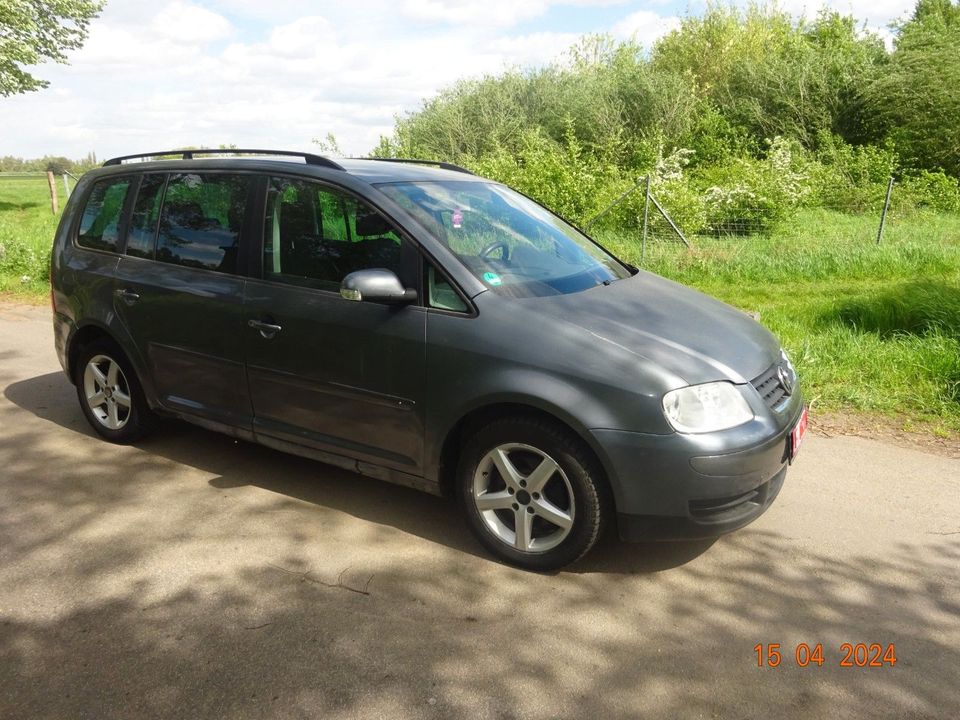 Volkswagen Touran Trendline*7 Sitze*Navi in Frankfurt am Main