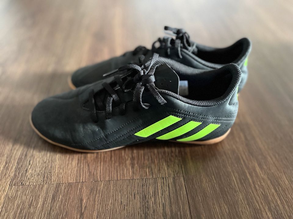 Adidas Hallenschuhe deportivo Größe 42 Kinder Herren in Sangerhausen