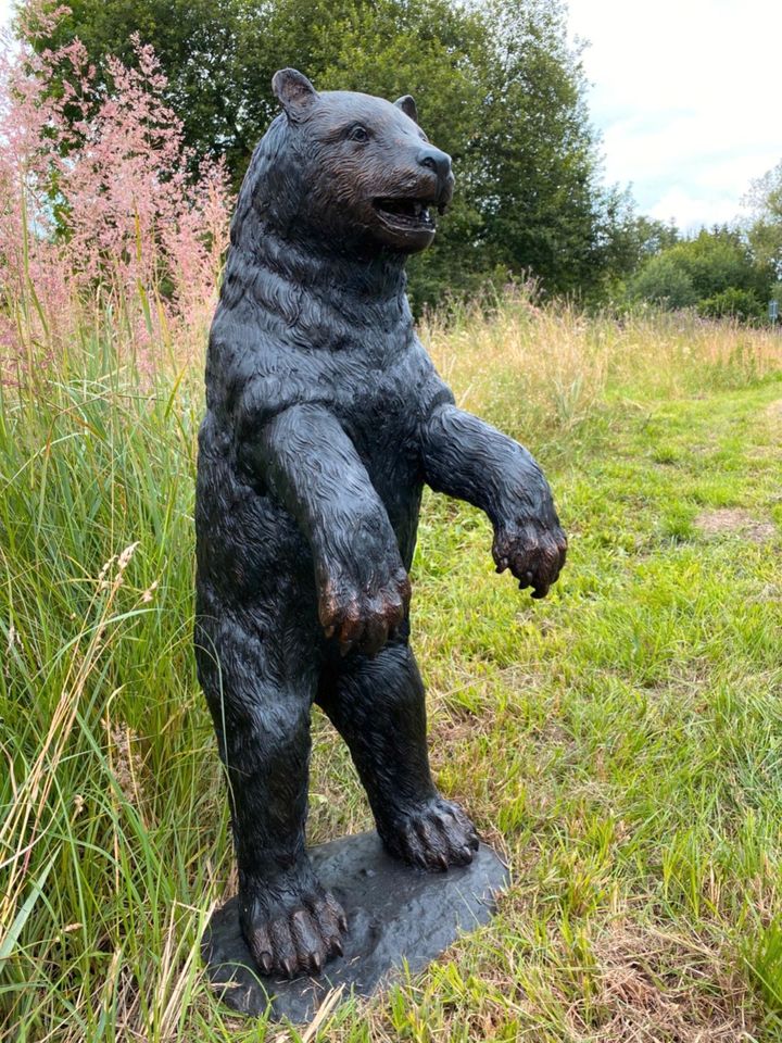Stehende Bärenfigur aus Bronze - Dekofigur Bär in Berlin