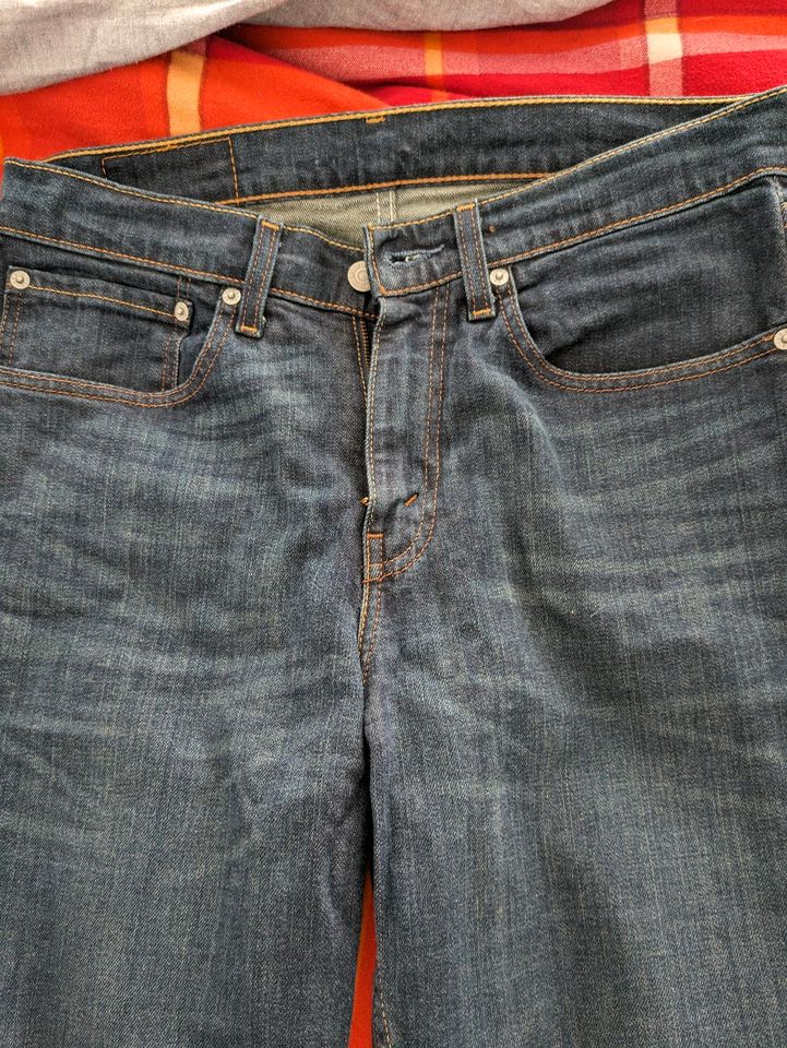 Levis Jeans dunkelblau W31 L34 in Centrum