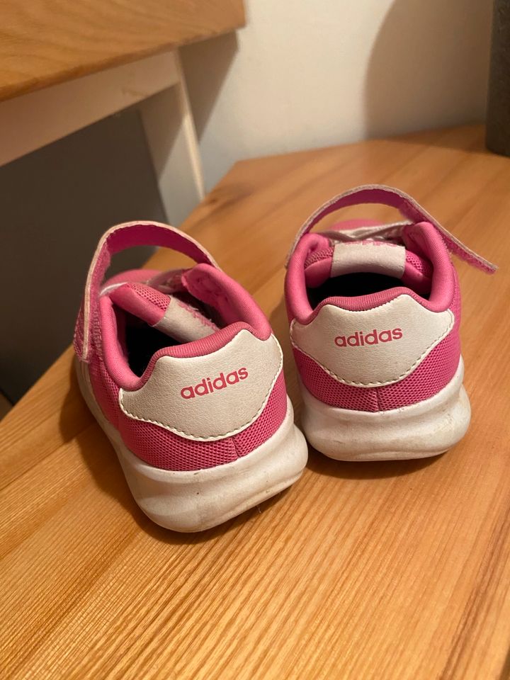 Adidas Turnschuhe Pink rosa 26 in Herten