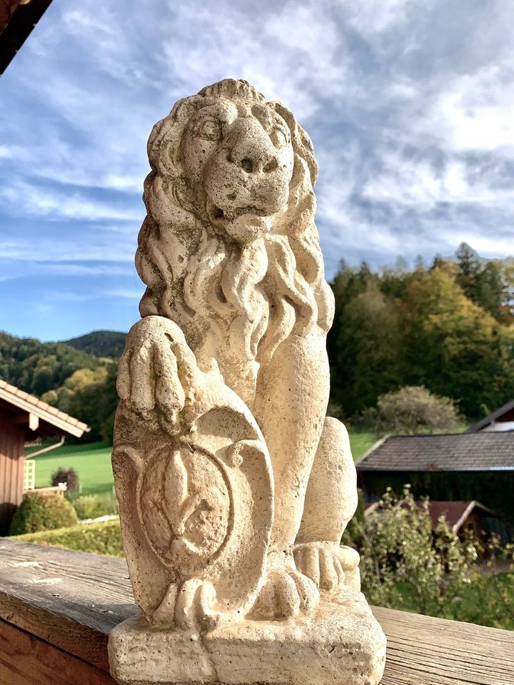 2 x Löwe Steinguss Skulptur Statue Marzocco Wappenlöwe in Gmund
