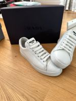 PRADA Sneaker Damen Gr. 35 weiß wie Neu! Originalkarton und RG München - Ramersdorf-Perlach Vorschau