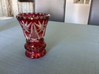 Rote Bleikristall Vase Antik 12 cm hoch neuwertig Schleswig-Holstein - Nordermeldorf Vorschau