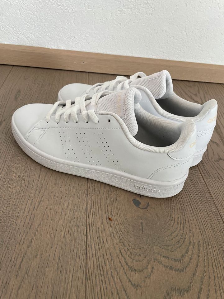 Adidas Sneaker weiß Advantage Base, Größe  40 in Helmbrechts