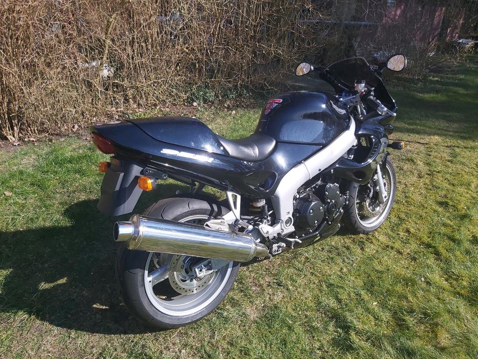 Triumph Sprint RS 955i in Selsingen