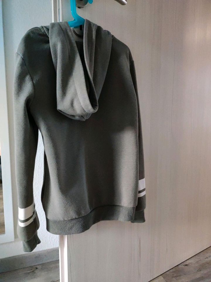 Sweatjacke Mädchen 146/152 in Günthersdorf