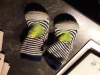 Hausschuhe Socken mit rutschfester Sohle Größe 18/19 Frosch Baden-Württemberg - Reutlingen Vorschau