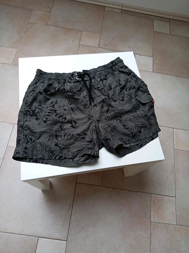 Herren Badeshorts Größe Xl in Hennef (Sieg)