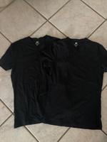 2x Basic T-Shirts H&M schwarz Gr.S V-Ausschnitt tadellos Schleswig-Holstein - Altenholz Vorschau