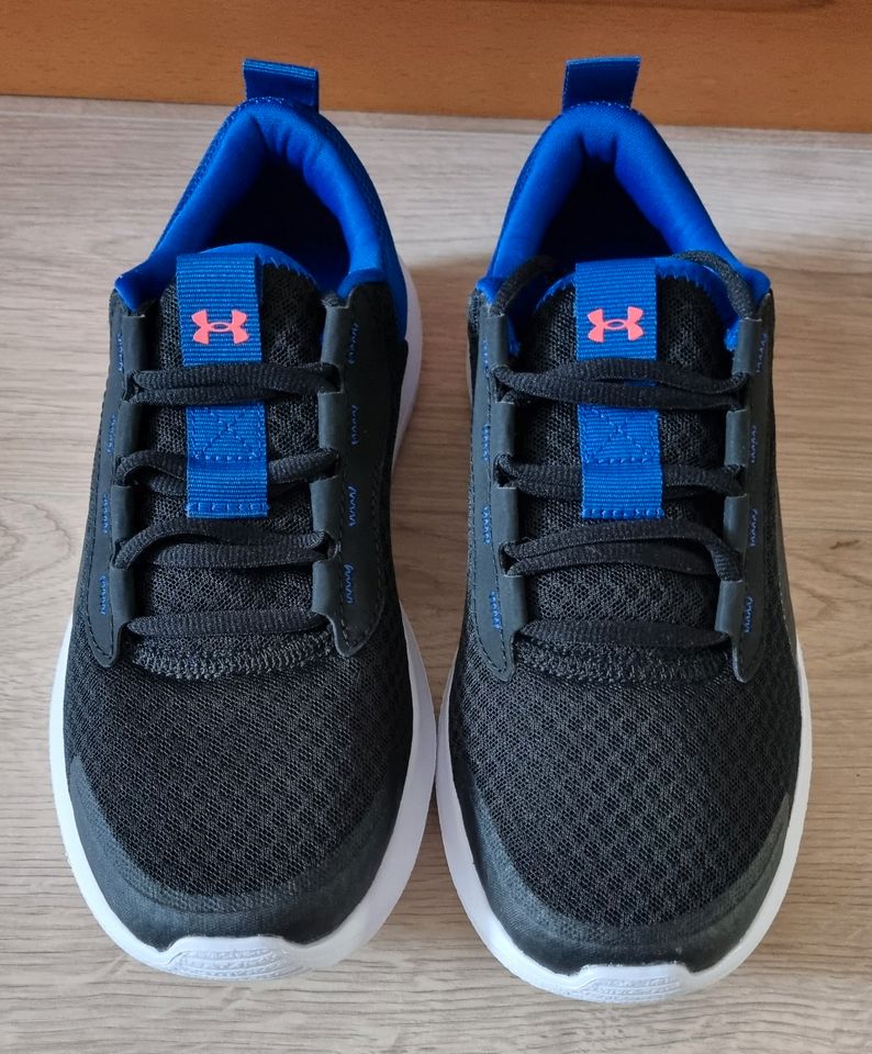 UA Herren Sneakers Schuhe Sport Gr. 39,  UK 5,5  US  8 neu in Augsburg