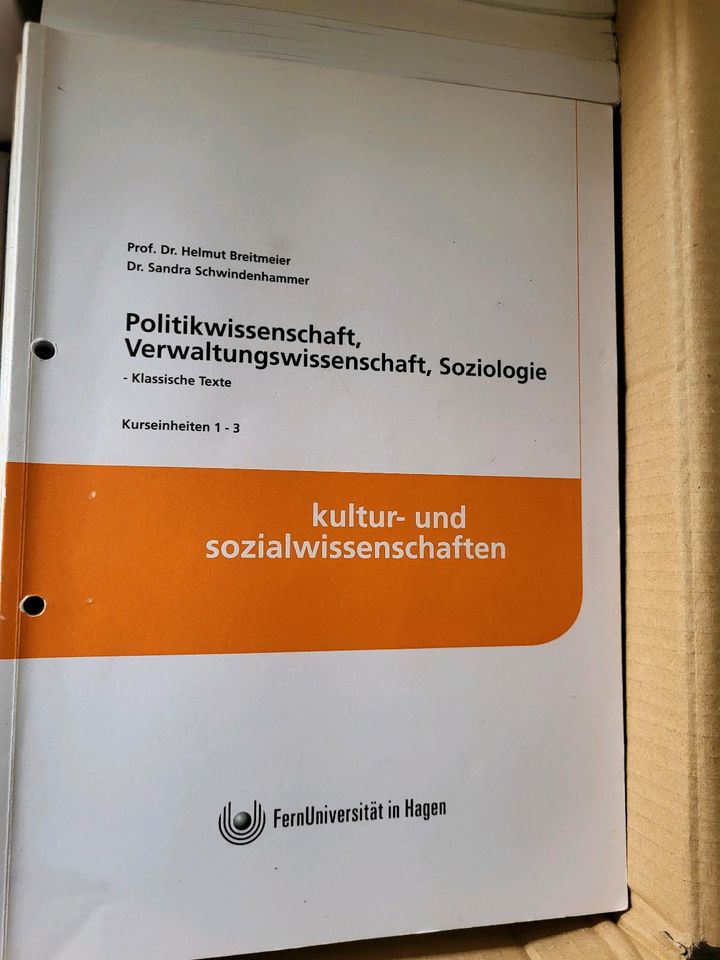 Lehrbücher Studium Politikwissenschaften der FernUni Hagen in Drensteinfurt