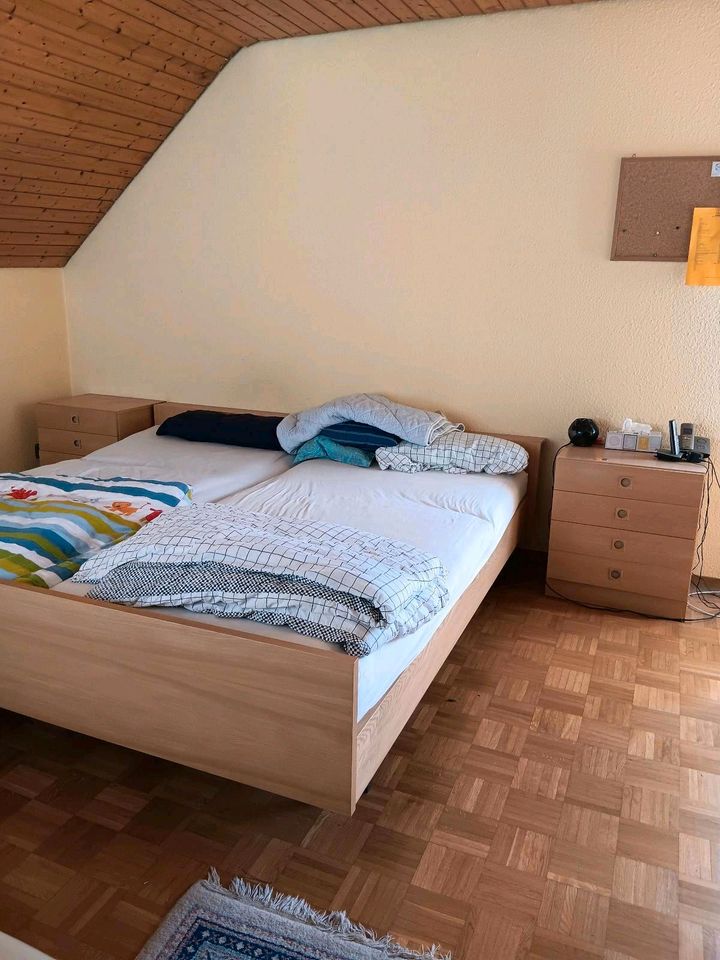 Komplettes Schlafzimmer - Bett Nachttisch Kommode Kleiderschrank in Denkendorf