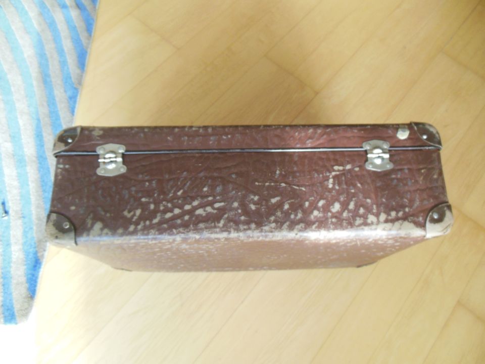 alter Koffer, Pappe + Leder + Holz, mit Schlüssel, Vintage in München