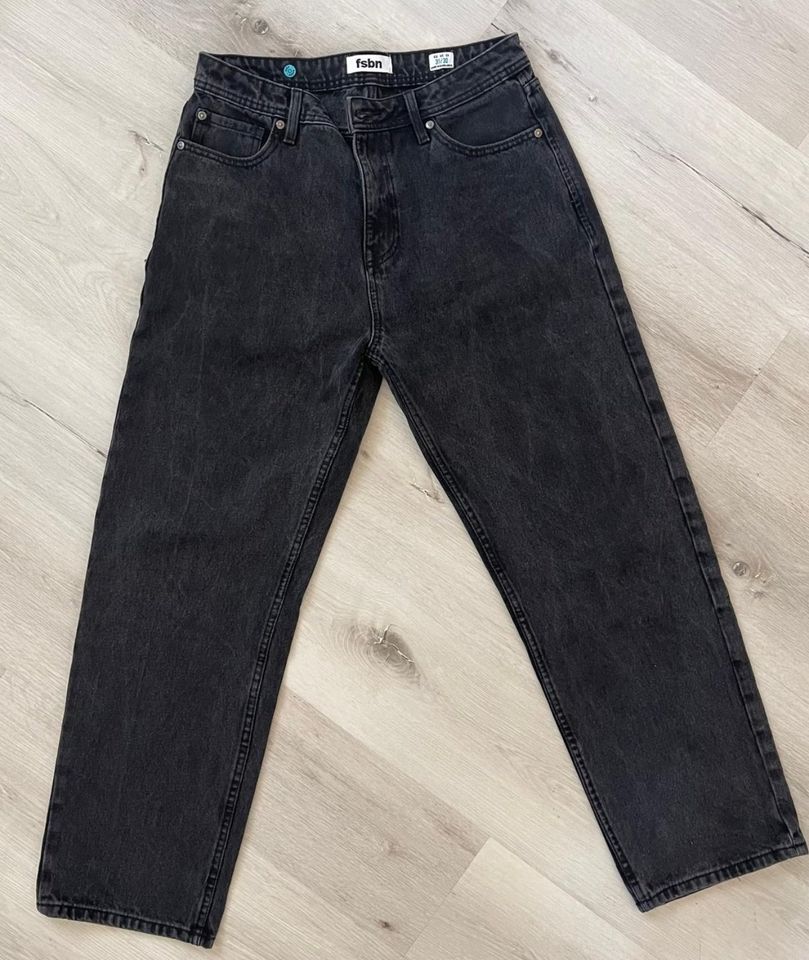 FSBN Jeans schwarz Gr.31/30 Damen in Abstatt