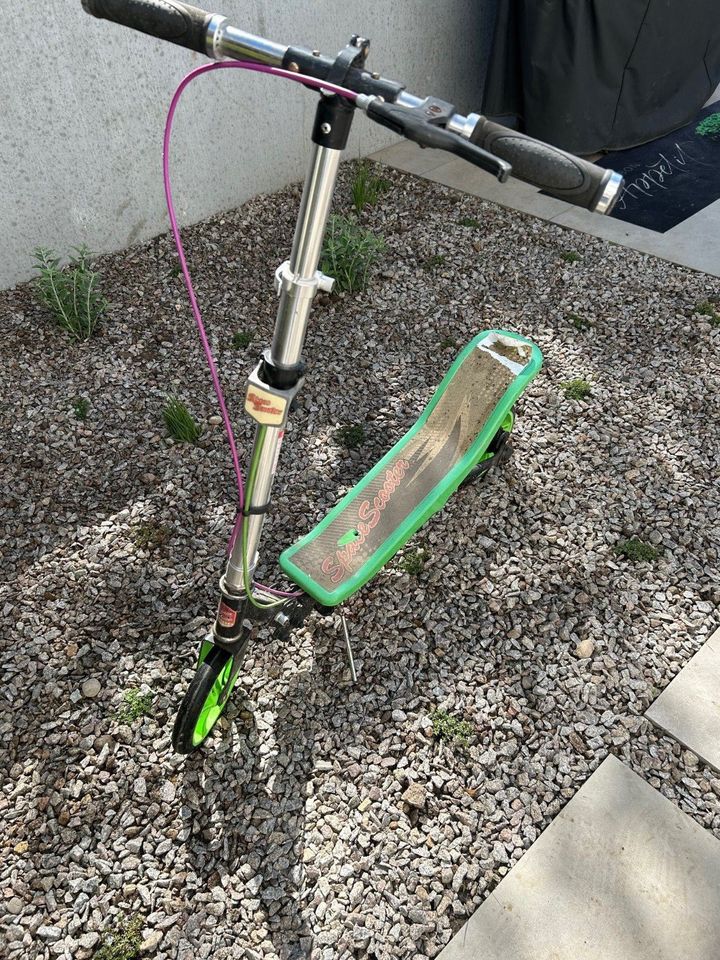 Space Scooter/Roller X590 - Schwarz / Grün in Stegen