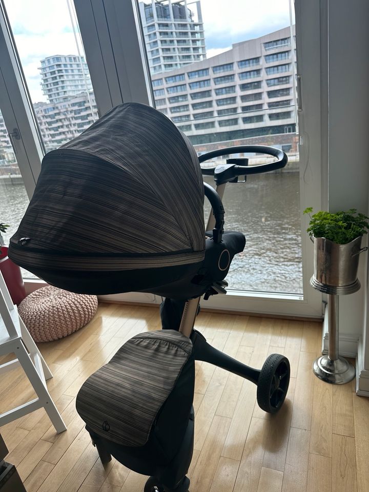 Stokke Xplory Kinderwagen Sonderedition Gold wie neu! in Hamburg