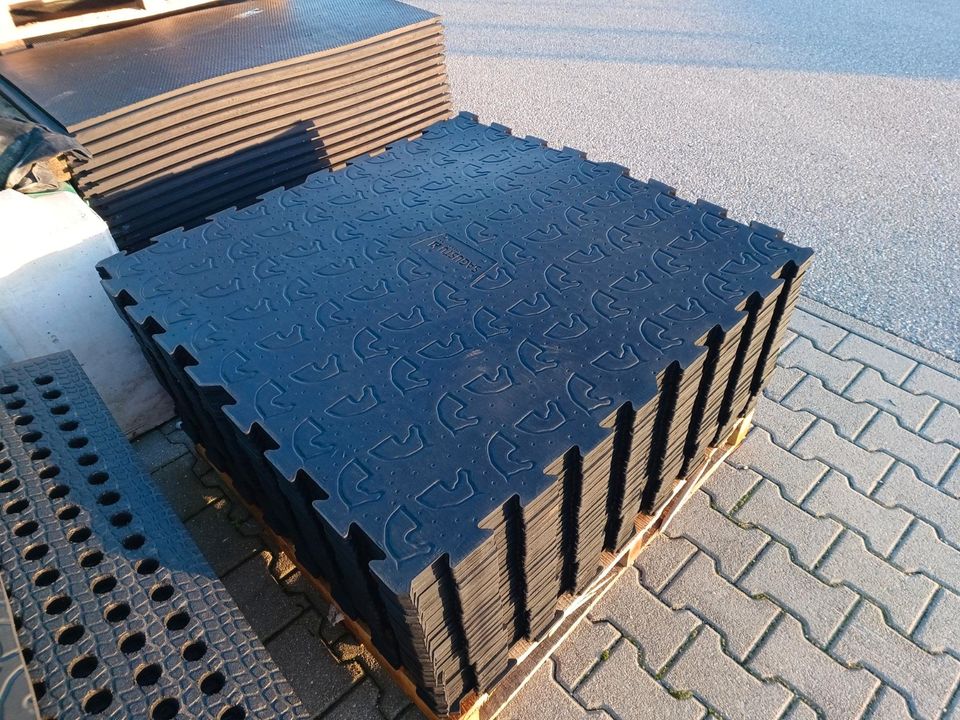 Gummimatte Stallmatte Boxenmatte Puzzlematte Bodenbelag in Kr. Altötting -  Winhöring