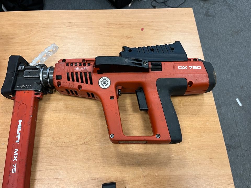 Hilti DX 750 mit Magazin MX 75 im Koffer+Rechnung in Berlin