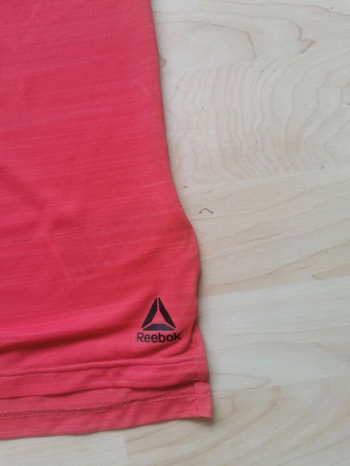 T-shirt, rot  Reebok activchill Gr. S in Schmalkalden