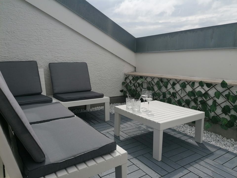 Exklusiv stilvoll möblierte 1,5-2 Zimmer EBK Dachterrasse Balkon in Kornwestheim