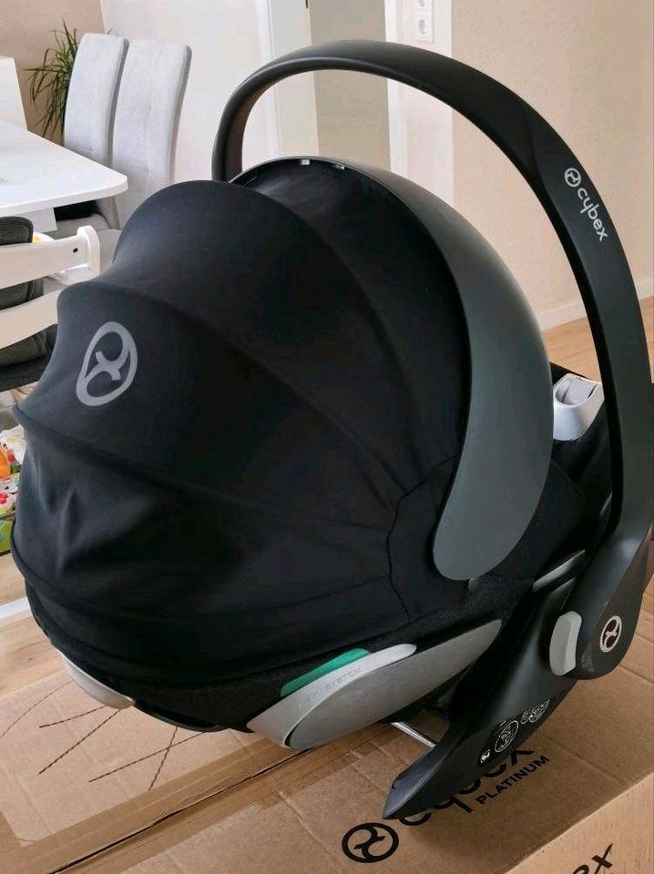 Neuwertig Cybex Platinum Cloud Z2 i-Size Plus Deep Black Schale in Remscheid