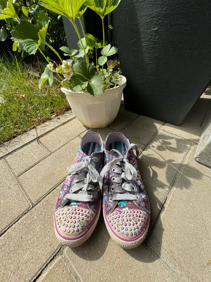 Mädchen Sneaker Größe 32 Skechers Blinker Lichter Glitzer Twinkle in Nidderau