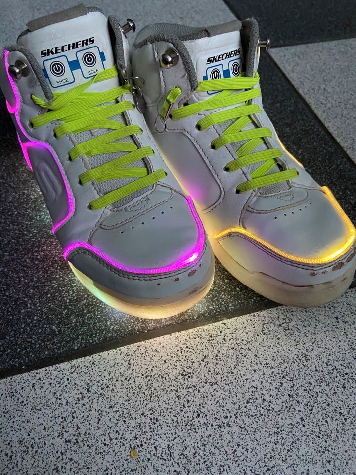 Skechers energy lights sneaker ultra Schuhe 31 blinkies leuchten in Bayern  - Starnberg | Gebrauchte Kinderschuhe Größe 31 kaufen | eBay Kleinanzeigen  ist jetzt Kleinanzeigen