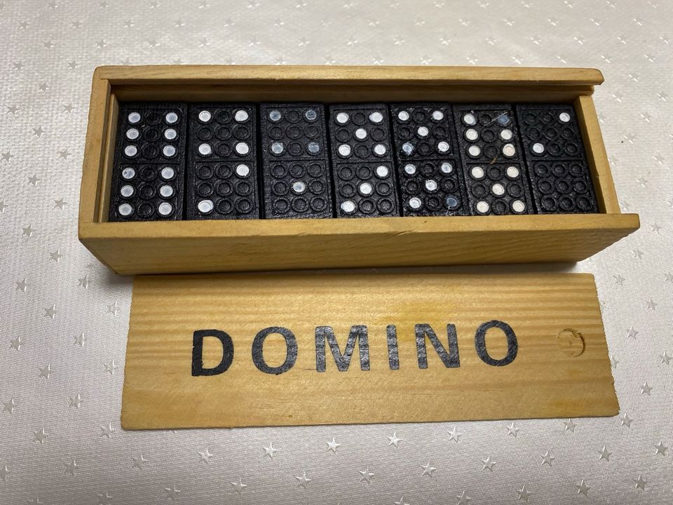 Domino Holz Spiel in Hamburg