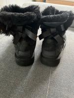 UGG Boots mit Schleife getragen Bochum - Bochum-Wattenscheid Vorschau