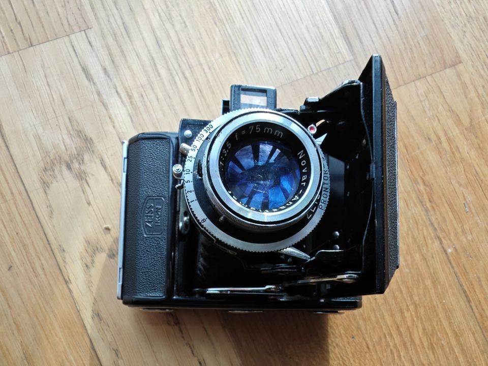 Zeiss Ikon Ikonta 521 mit Novar-Anastigmat 3,5/7,5cm Klappkamera in Mainburg