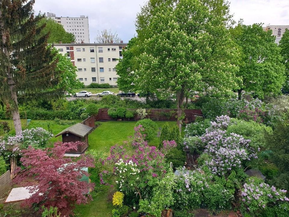 TOP-Zustand, bezugsfreie 4-Zimmer-Eigentumswohnung, ca. 93 m², 2.OG, Wintergarten, Gartenanteil in Berlin