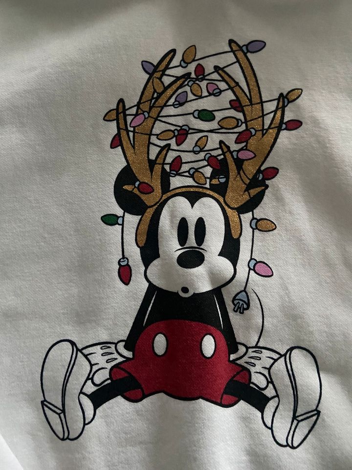 Weihnachtspullover Disney Größe 146/152 in Klettgau