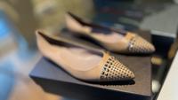 Original Gucci Pumps flach, Leder, beige mit Nieten, wie neu, 41 Baden-Württemberg - Müllheim Vorschau